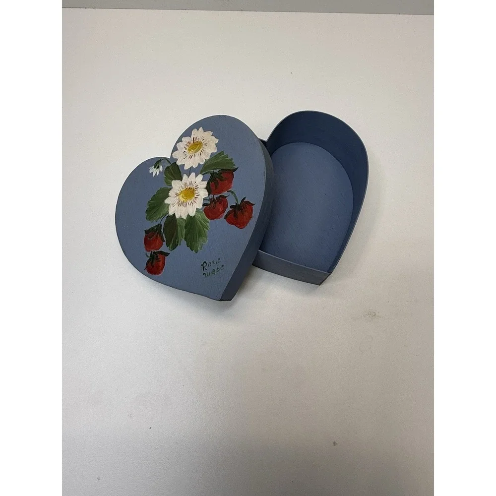 VTG HandPainted Wooden Heart‎ Shaker Box Floral Strawberry Artist Signed Cottage